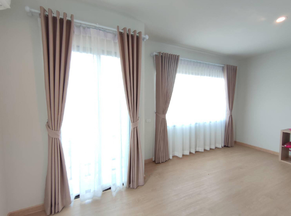 ผลงานติดตั้งม่านม้วนคอนโด