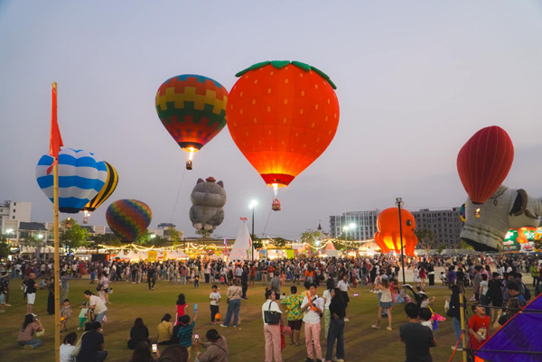 ผลงานพลุดอกไม้ไฟงานคอนเสิร์ต