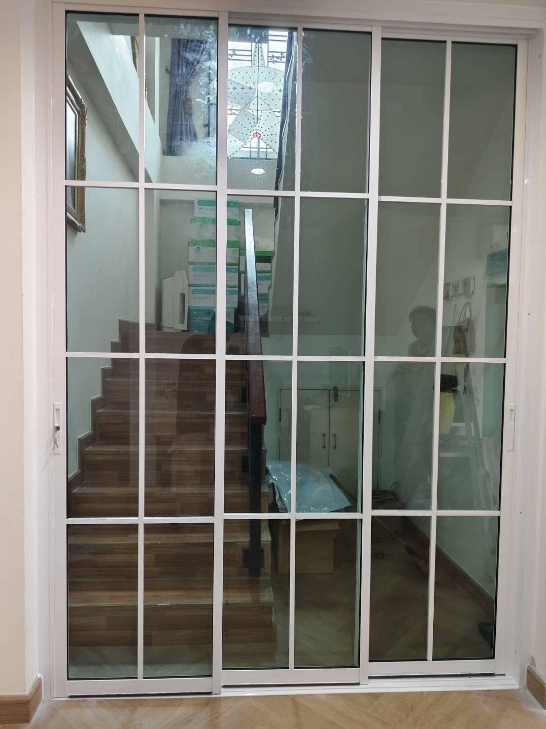 ผลงานติดตั้งบานตายกระจกใส