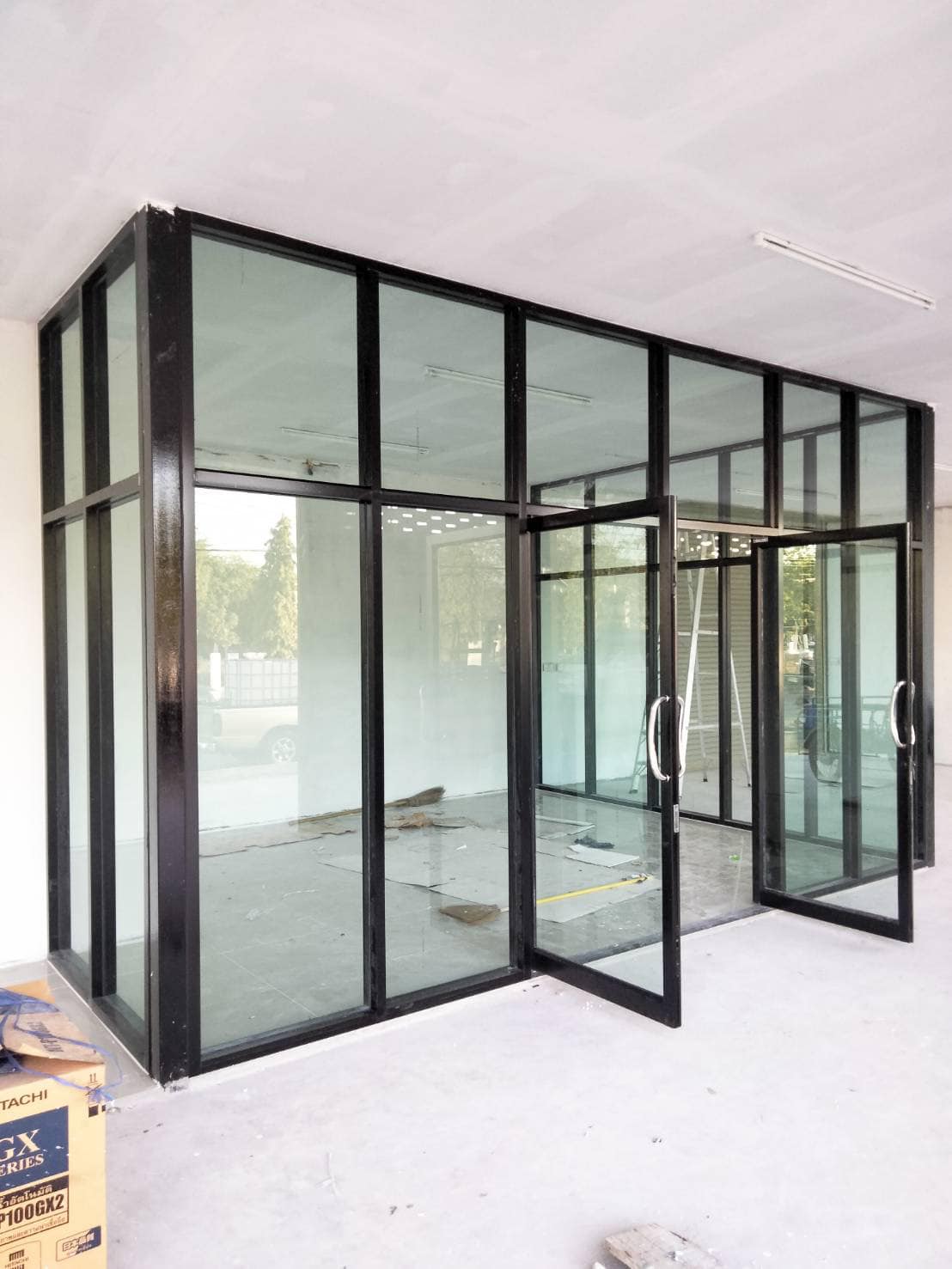 ผลงานติดตั้งประตูกระจกออฟฟิศ
