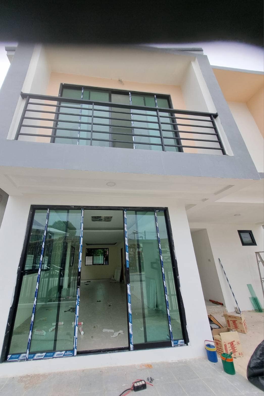 ผลงานเปลี่ยนกระจกแตกคอนโด