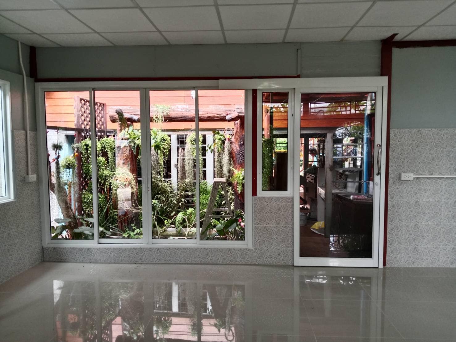 ผลงานติดตั้งบานสวิงโรงจอดรถ