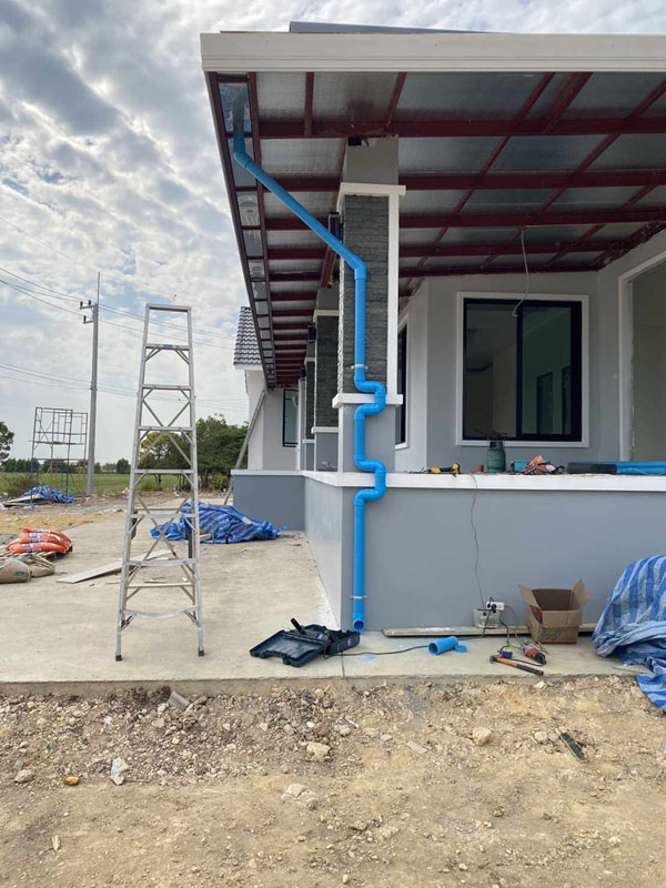 ผลงานรางน้ำฝนไวนิลสีขาวอาคารพาณิชย์