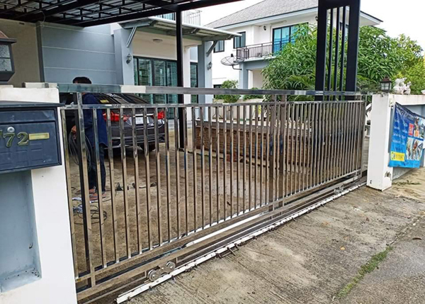 ผลงานรั้วสแตนเลสอาคารสำนักงาน