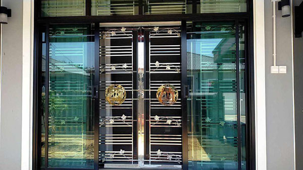 ผลงานเหล็กดัดระเบียงบ้าน