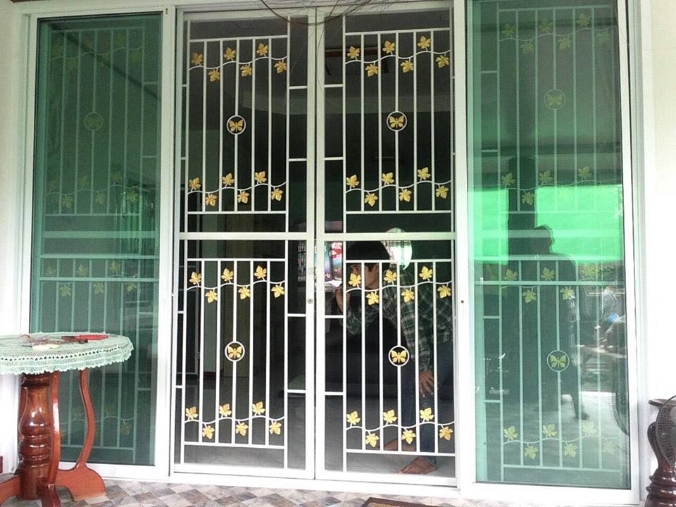 ผลงานติดตั้งประตูม้วนหน้าร้านค้า