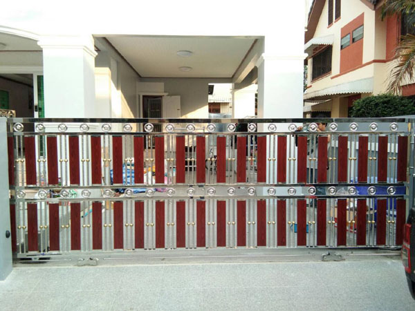 ผลงานติดตั้งประตูม้วนอาคารพาณิชย์