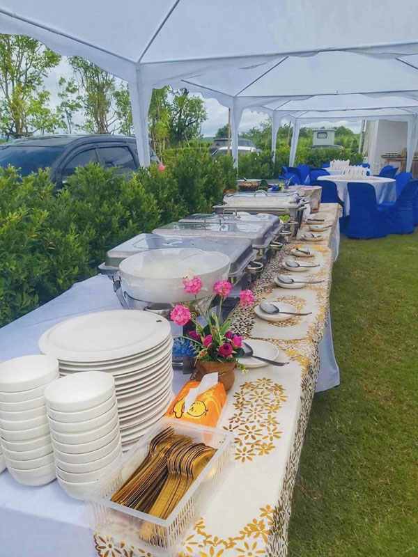 ผลงานจัดดอกไม้ธูปเทียน พานพระ