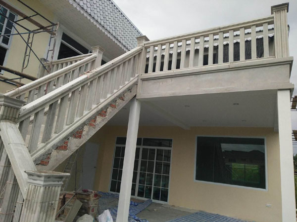 คิ้วบัวและบัวเพดานภายในห้องนอน